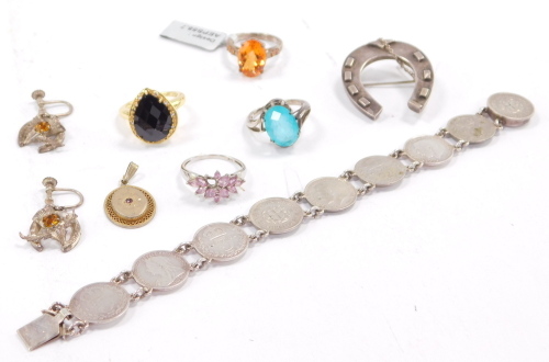 Jewellery, to include a silver horse shoe brooch, coin bracelet, etc. (a quantity)