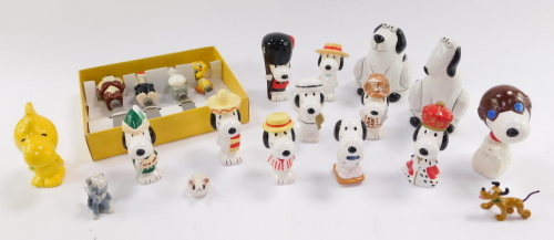Snoopy ceramic figures, novelty cruets, a set of figural hors d' oeuvres spreaders, etc. (a quantity)