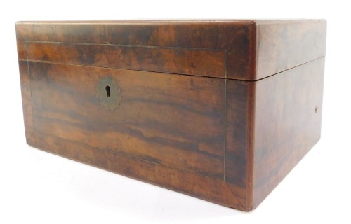 A Victorian cross banded walnut work box, with brass inlay, 15cm high, 30cm wide, 21cm deep.