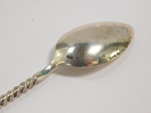 A set of twelve Dutch early 20thC silver coffee spoons, with spiral twist handles, together with a pair of sugar tongs, and four tea spoons, 5.27oz. - 4