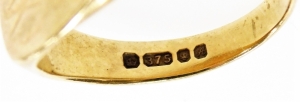 A 9ct gold gents signet ring, with half patterned oval ring head, hallmarks rubbed, 5.2g. - 2