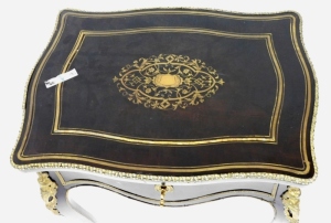 A 19thC Louis XV style ebonised and ormolu mounted ladies dressing table, the Boulle inlaid and shaped hinged top enclosing a mirror back and fitted interior above a frieze drawer, on cabriole legs, 74cm high, 58cm wide, 43cm deep. - 3