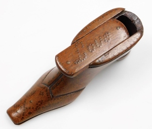 A 19thC treen and pique snuff box, in the form of the shoe, the sliding top inscribed 'Love,' 12cm wide. - 2