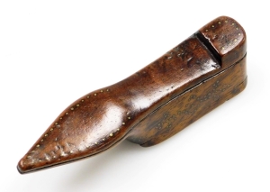 A William IV treen and pique snuff box, in the form of a shoe, dated 1833, 10cm wide. - 3