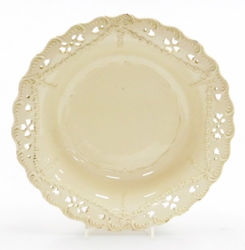An 18thC Leeds creamware fruit bowl, with reticulated swag and gadrooned border, circa 1780, 22cm diameter.