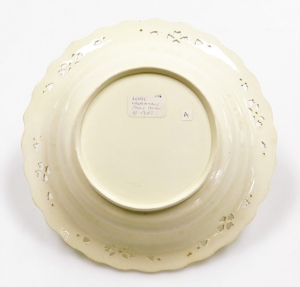 An 18thC Leeds creamware fruit bowl, with reticulated swag and gadrooned border, circa 1780, 22cm diameter. - 2