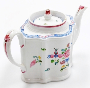 An early 19thC Newhall porcelain teapot, pattern 593, with sprays of mixed flowers, circa 1796-1805, 15cm high. - 2