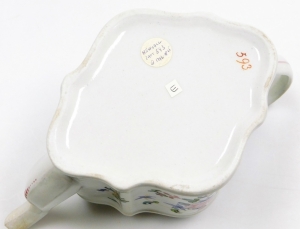 An early 19thC Newhall porcelain teapot, pattern 593, with sprays of mixed flowers, circa 1796-1805, 15cm high. - 5