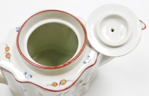 An 18thC Newhall porcelain teapot, pattern 377, with sprigs of flowers, circa 1790, 15cm high. - 4