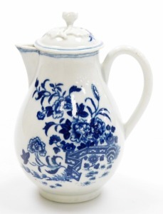 A late 18thC first period Worcester porcelain milk jug and cover, in the blue and white fence pattern, circa 1770, with flower bud finial, 13cm high. - 3