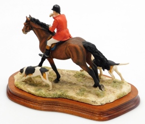 A Border Fine Arts hunting figure group, of a hunter on horseback with horn and two hounds, on a wooden base, 21cm high, 29cm wide. - 2