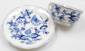 A Meissen Onion pattern trio, comprising a blue and white cup and saucer, each with floral scrolled patterning and blue cross sword mark to underside, together with a matching plate. (3) - 2