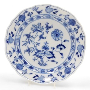 A Meissen Onion pattern trio, comprising a blue and white cup and saucer, each with floral scrolled patterning and blue cross sword mark to underside, together with a matching plate. (3) - 5