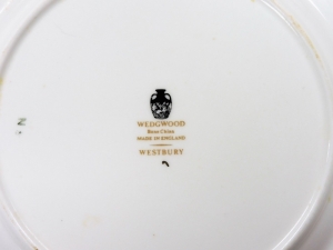 A Wedgwood Westbury pattern part coffee and dinner service, to include a lidded tureen, coffee cans and sauces, two handled soup bowls, coffee pot, etc. - 3