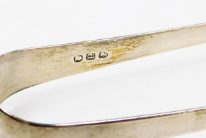 A pair of George III silver sugar tongs, of plain design with engraved H.C? monogram, London 1819, 1oz, 15cm long. - 2