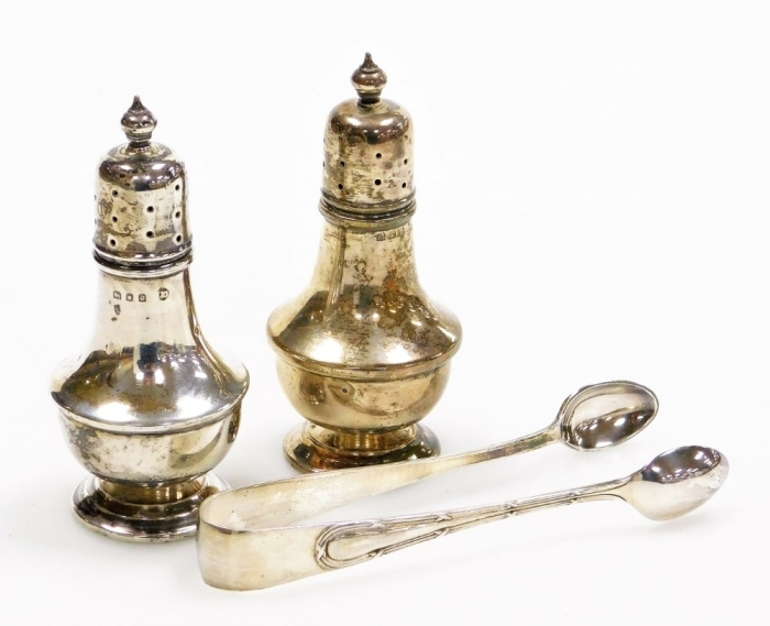A pair of George V silver pepper pots, of baluster form, London 1919, and a pair of Edward VII sugar bows, Sheffield 1909, 2oz.
