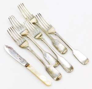 A set of five Victorian silver fiddle pattern forks, London 1859 and 1865, 6&frac34;oz, 17cm long, and a butter knife with a silver blade and mother of pearl handle. (AF)