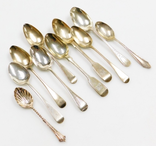 A collection of various silver teaspoons, to include three silver old English pattern teaspoons, fiddle pattern teaspoons, etc., 5&frac12;oz. (a quantity)