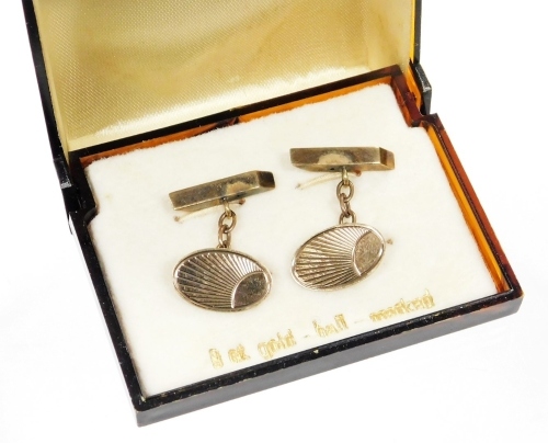 A pair of 9ct gold cufflinks, each with oval shield with engine turned fan decoration on bar back with curb links, 4.4g, boxed.