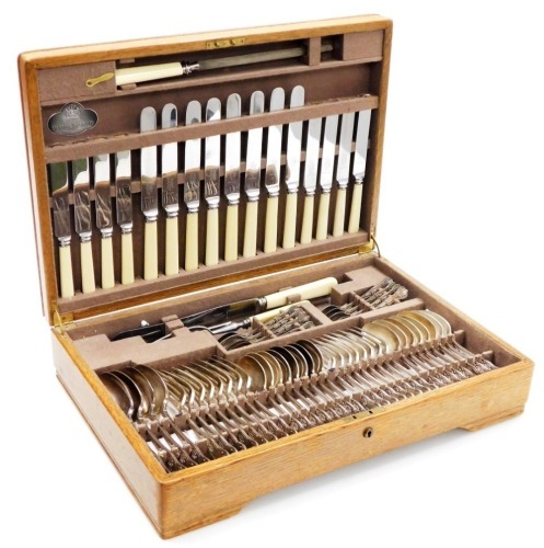 A 20thC oak canteen of Kings pattern silver plated cutlery by Mappin & Webb, part settings for twelve in oak canteen, 10cm high, 48cm wide, 33cm deep.
