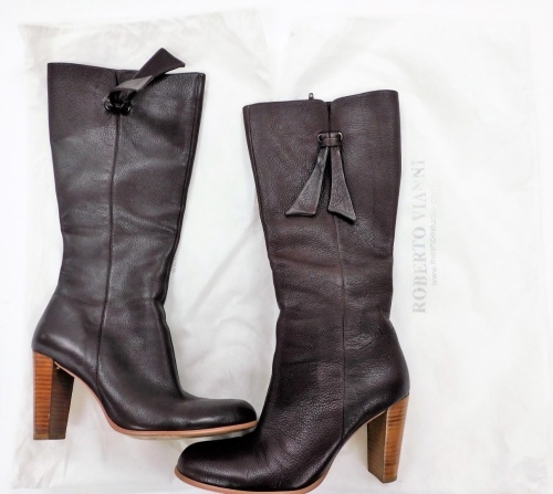 A pair of Roberto Vianni brown leather boots, size 6, with dustbag.