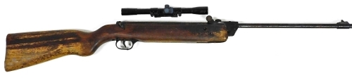 A series 70 model 7822 air rifle, 108cm wide, with associated sight.