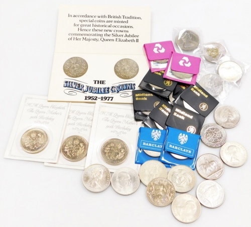Various coins, commemorative crowns, to include blister pack HM Queen Elizabeth The Queen Mother 90th birthday, others uncased, crowns, Churchill, Queen Elizabeth II silver jubilee, etc. (a quantity)