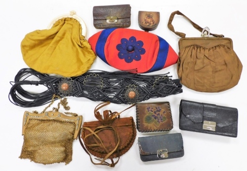 Various evening wear, mid 20thC Art Deco style and another evening purses, other purse with metal mounts, 10cm wide, etc. (a quantity)