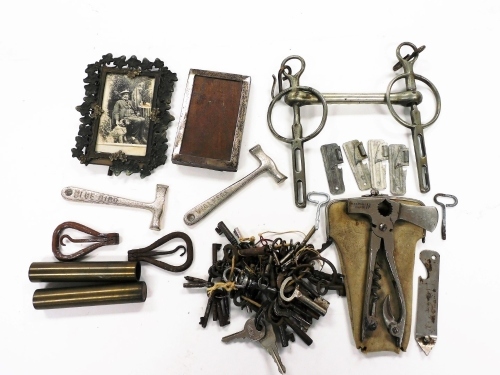 Various bygones, collectables, to include a photograph frame of plain rectangular form with plain oak easel back, 10cm high, various collectable keys, decorative frame, etc. (a quantity)