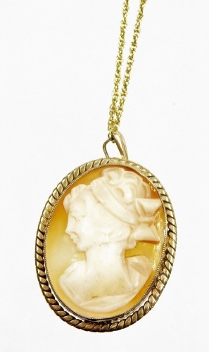 A 9ct gold shell cameo pendant and chain, the cameo depicting maiden looking left, 3cm x 2cm, in a fine link yellow metal chain, 40cm long, 5.9g all in.