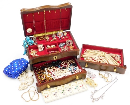 A group of assorted costume jewellery, dress rings, necklaces, etc., enclosed in a wooden jewellery box.