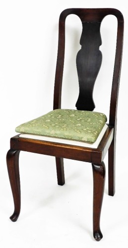 A George I style mahogany dining chair, with hour glass splat, drop in seat on turned front legs, terminating in shaped pad feet, 105cm high.