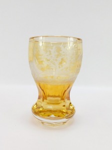 An early 20thC Bohemian flashed glass goblet, engraved with a recumbent semi nude female figure, in a garden setting with a Chinese Pagoda, 15cm high. - 2