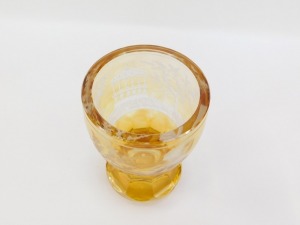 An early 20thC Bohemian flashed glass goblet, engraved with a recumbent semi nude female figure, in a garden setting with a Chinese Pagoda, 15cm high. - 4