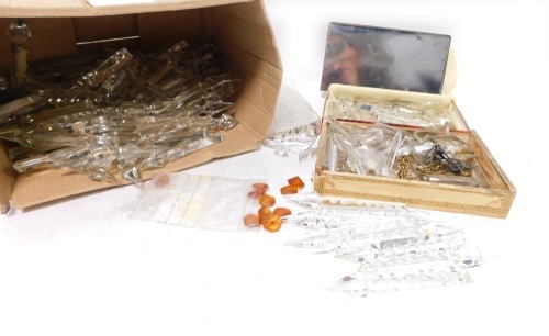Victorian prismatic glass lustre drops, further glass drops, drip trays, etc. (1 box)