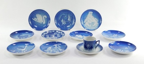 A group of Royal Copenhagen china wares, comprising collector's plates for Mother's Day 1979, 1974, 1976, 1975 (x2), a cup and saucer, Mother's Day dishes for 1973, 1972, 1971, 1970 and 1969. (12)