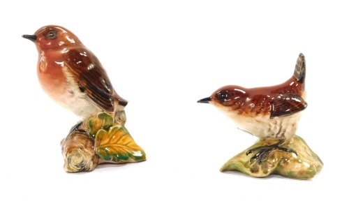 Two Beswick birds, comprising a wren, 8cm high, and a robin, 6cm high. (2, AF)