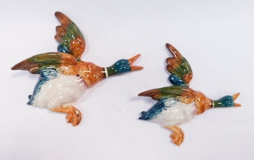 Two graduated Beswick Mallard duck wall plaques, 596-0 and 596-1. (AF)