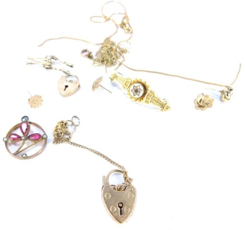 A group of 9ct gold and other jewellery, comprising a small heart shaped padlock, large heart shaped padlock, part chains, brooches, etc, 13.1g all in. (a quantity)