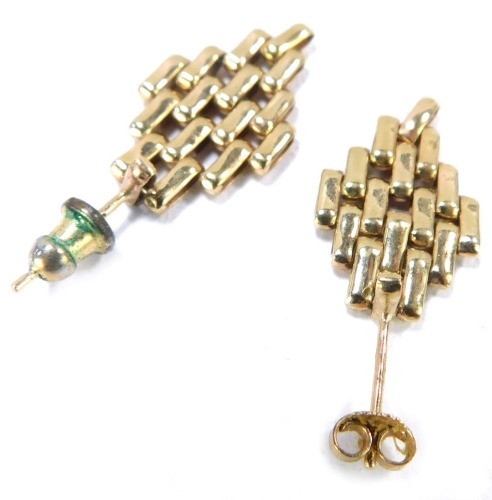 A pair of 9ct gold drop earrings, each of briquette drop design, on single pin back with butterfly backs, on unmatched backs, 3cm high, 4.5g all in.