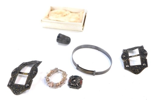 A group of Victorian and later jewellery, to include a silver horseshoe brooch, two steel floral belt buckles, a silver and agate set thistle pin, silver bangle, and a silver thimble. (a quantity)