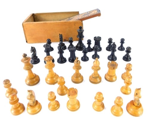 A Staunton wooden chess set, in a fitted wooden box, with cribbage board top, the king 8cm high.