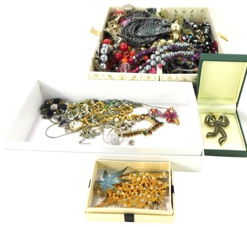 A group of costume jewellery, comprising beaded necklaces, dress necklaces, bracelets, cuff links, etc. (1 box)