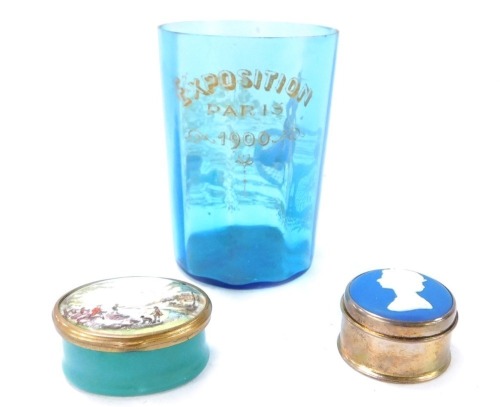 Ceramics and effects, comprising a painted turquoise glass Exposition of Paris 1900 beaker, 10cm high, a Wedgwood inset silver pill box, limited edition 306/1000, 2cm high, and a Halcyon days enamel pill box, 2cm high. (3, AF)