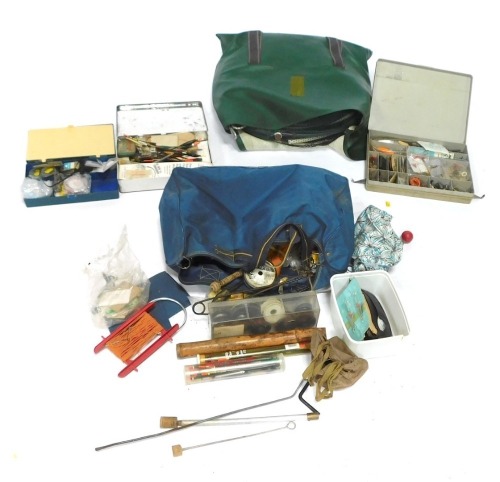 A group of fishing equipment, comprising fishing reels, tackle, fly fishing spools, etc. (a quantity)
