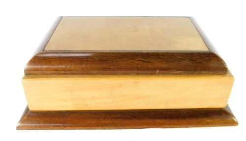 An Art Deco beech wood and ash jewellery casket, of rectangular section, bi colour, with crushed red velvet interior, 10cm high, 25cm wide, 17cm deep.