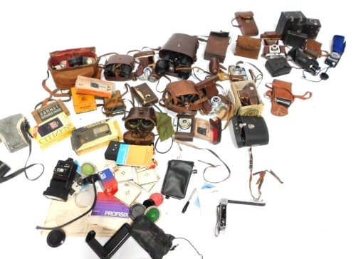 Various cameras, Yashica box camera, Brownie box cameras, Arnett Brownie paper, etc. (AF) (2 boxes)