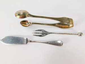 A George V silver vesta case, Birmingham 1943, bearing the initials JAC, a silver butter knife, a pair of Victorian silver shell capped sugar tongs, and a silver pickle fork with twist stem and bobble end, 2&frac14;oz. (4) - 3