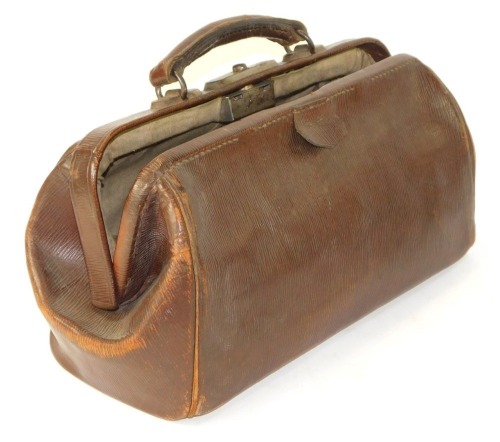 A brown leather Gladstone bag, 36cm wide.