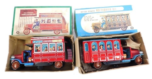 Two battery operated buses, comprising the old fashioned double decker bus and the old fashioned bus, boxed. (2)